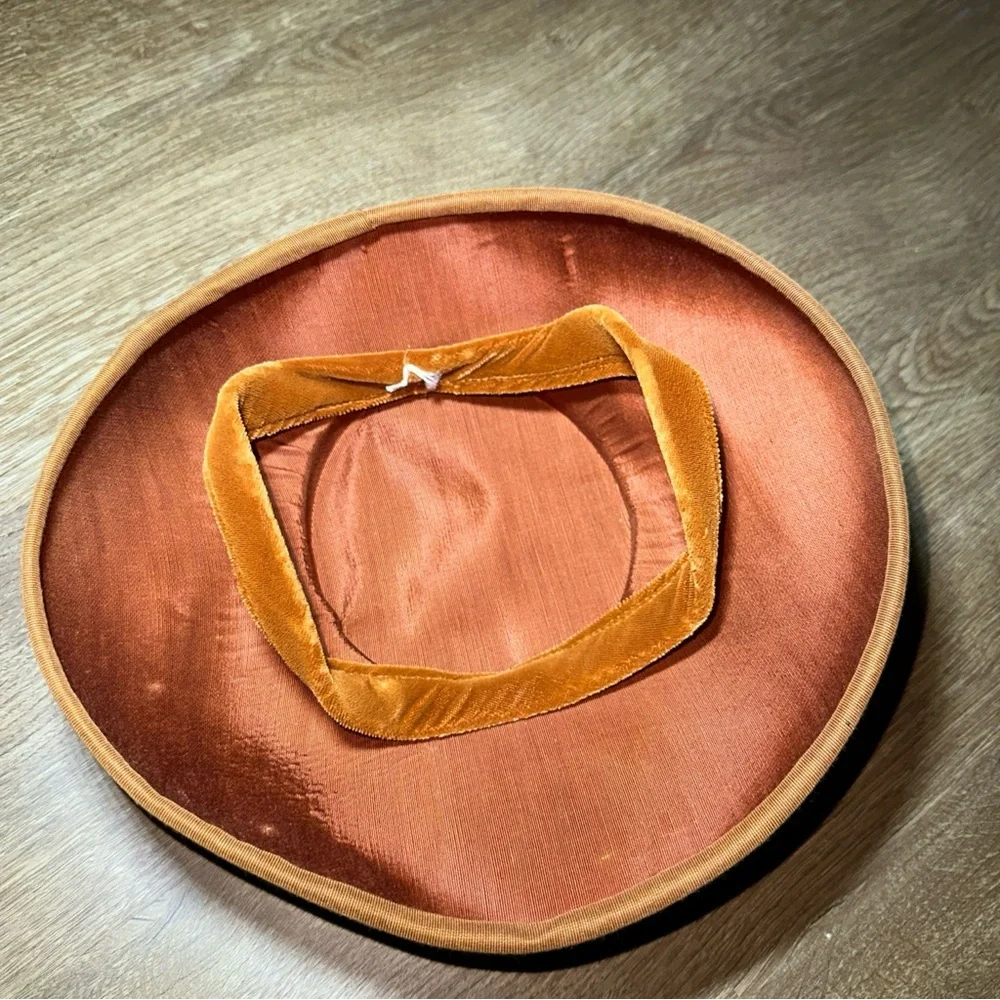 Vintage 1950s Brown Velvet Tilt Hat Halo Style Grosgrain Bow Women’s Church Hat‎